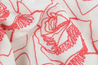 Tissu beige fleurs rouges // TPA75